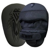 Rewon curved training gloves in black, ideal for boxing and fitness, made of durable Maya Hide leather with excellent shock absorption.